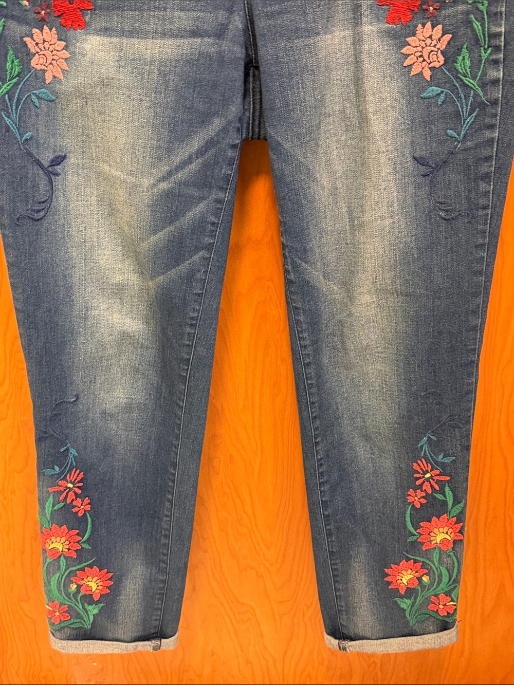 🌺🌺🌺BOGOHO🌺🌺🌺Vintage America Blue Embroidered Floral Ankle Jeans-4 - Picture 3 of 12
